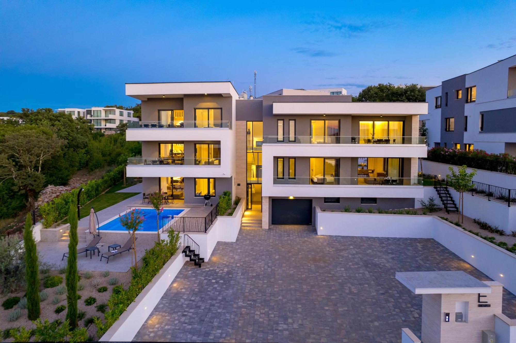 Hadrie Luxury And Rova Ed Apartment *