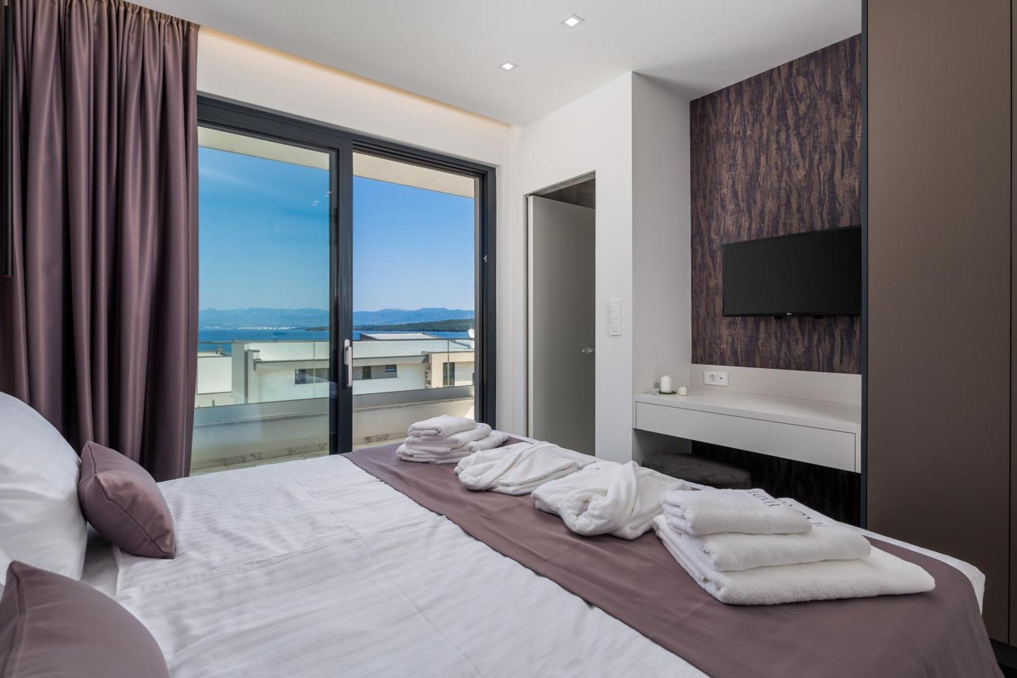 Hadrie Luxury And Rova Ed *