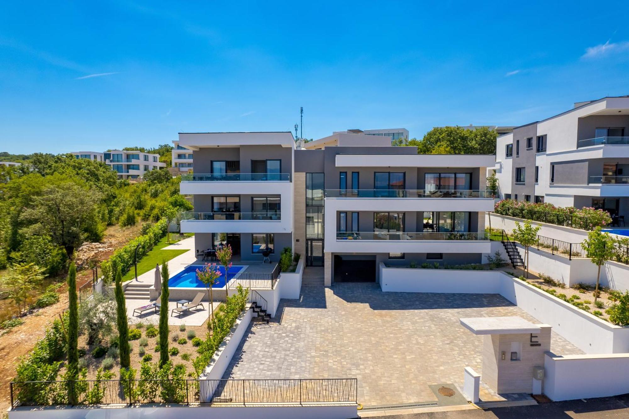 Hadrie Luxury And Rova Ed Apartment